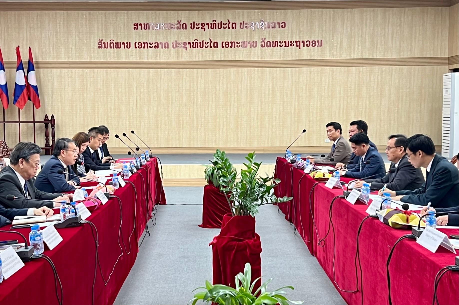 The Secretary for Financial Services and the Treasury, Mr Christopher Hui (second left), and the Secretary for Commerce and Economic Development, Mr Algernon Yau (first left), meet with the Minister of Finance of Laos, Mr Santiphab Phomvihane (second right), in Vientiane, Laos today (December 11) to discuss issues of mutual concern including the potential for collaboration in financial and commercial services.