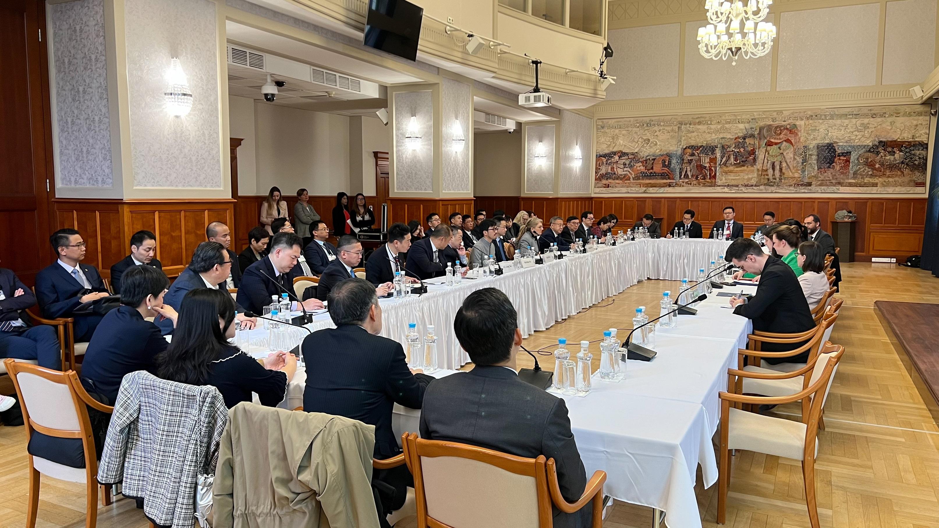 The Mainland-Hong Kong joint business mission visited Hungary and Kazakhstan from May 16 to 22. Photo shows the mission meeting with officials of the Ministry of Foreign Affairs and Trade of Hungary in Budapest on May 17.