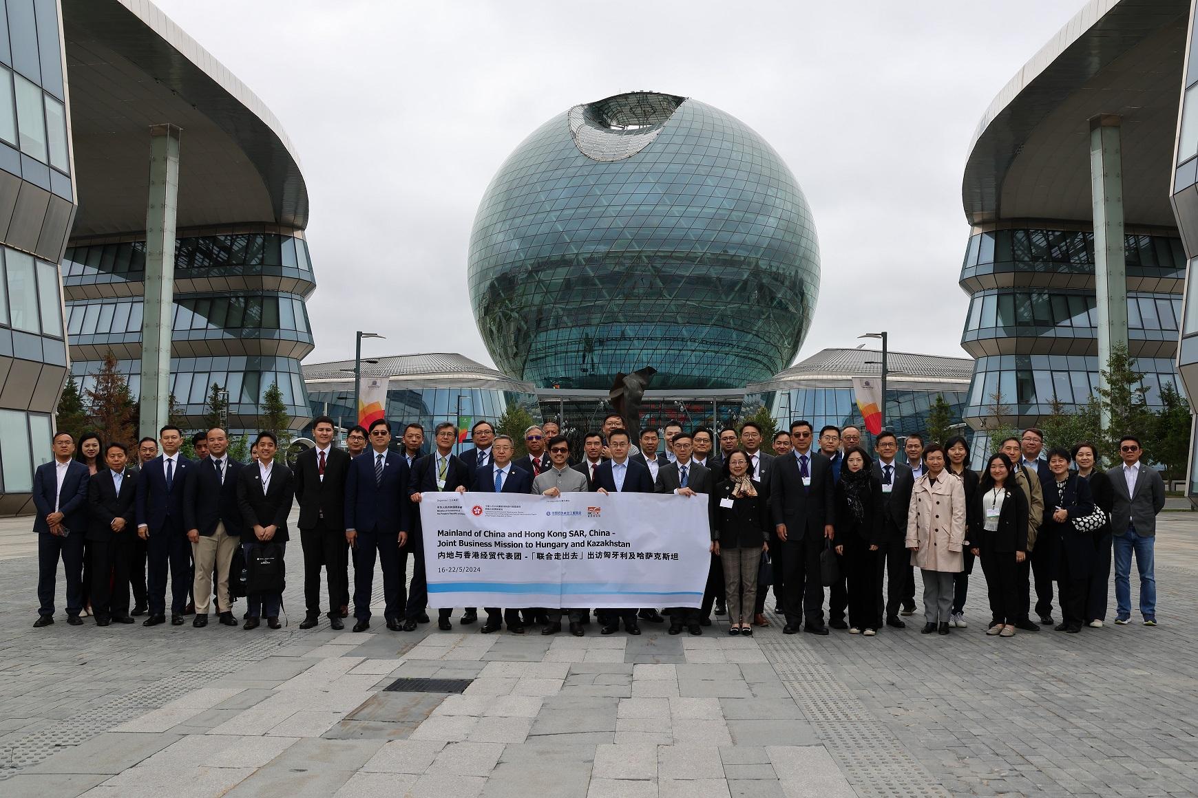 The Mainland-HKSAR joint business mission visited Hungary and Kazakhstan from May 16 to 22. Photo shows the mission visiting "Astana Hub", a technology park for innovation and technology startups in Kazakhstan on May 20.