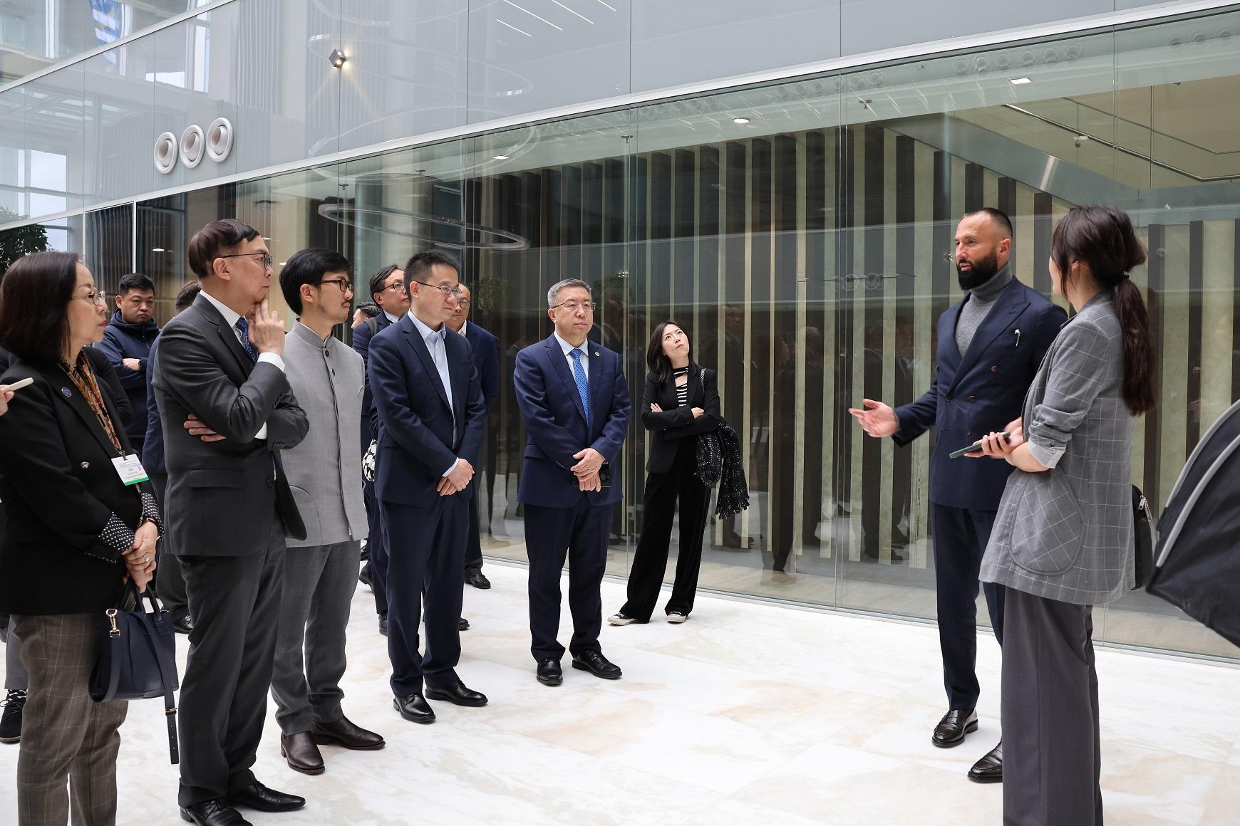 The Mainland-Hong Kong joint business mission visited Hungary and Kazakhstan from May 16 to 22. Photo shows the mission visiting the Astana International Financial Centre in Kazakhstan on May 20.